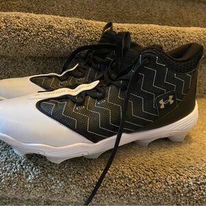 Under Armour Harper 9RM men’s basketball cleats.